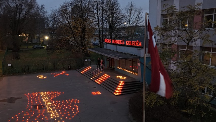 11.novembris Lāčplēša diena Rīgas Tehniskā koledža , pieminam Latvijas brīvības cīnītājus, aizdedzinot svecītes!