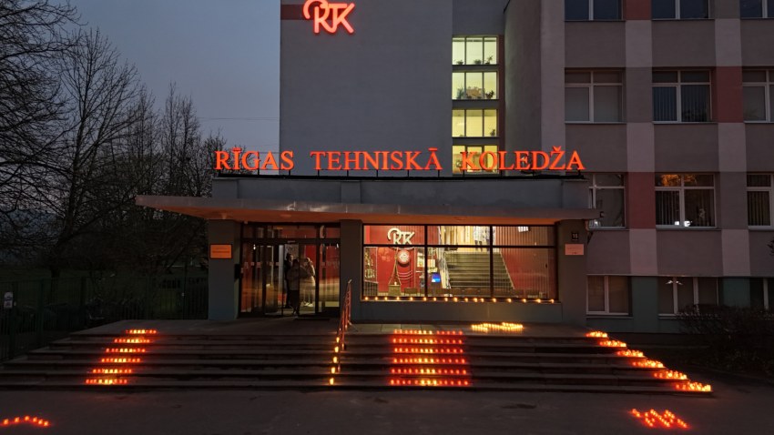 11.novembris Lāčplēša diena Rīgas Tehniskā koledža , pieminam Latvijas brīvības cīnītājus, aizdedzinot svecītes!