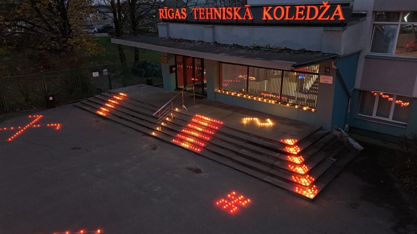 11.novembris Lāčplēša diena Rīgas Tehniskā koledža , pieminam Latvijas brīvības cīnītājus, aizdedzinot svecītes!