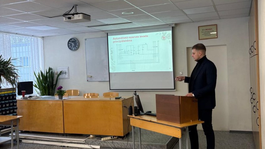 Elektrisko iekārtu speciālistu diplomdarbu aizstāvēšana