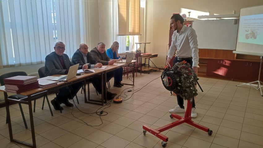 Autoservisa speciālistu diplomdarbu aizstāvēšana
